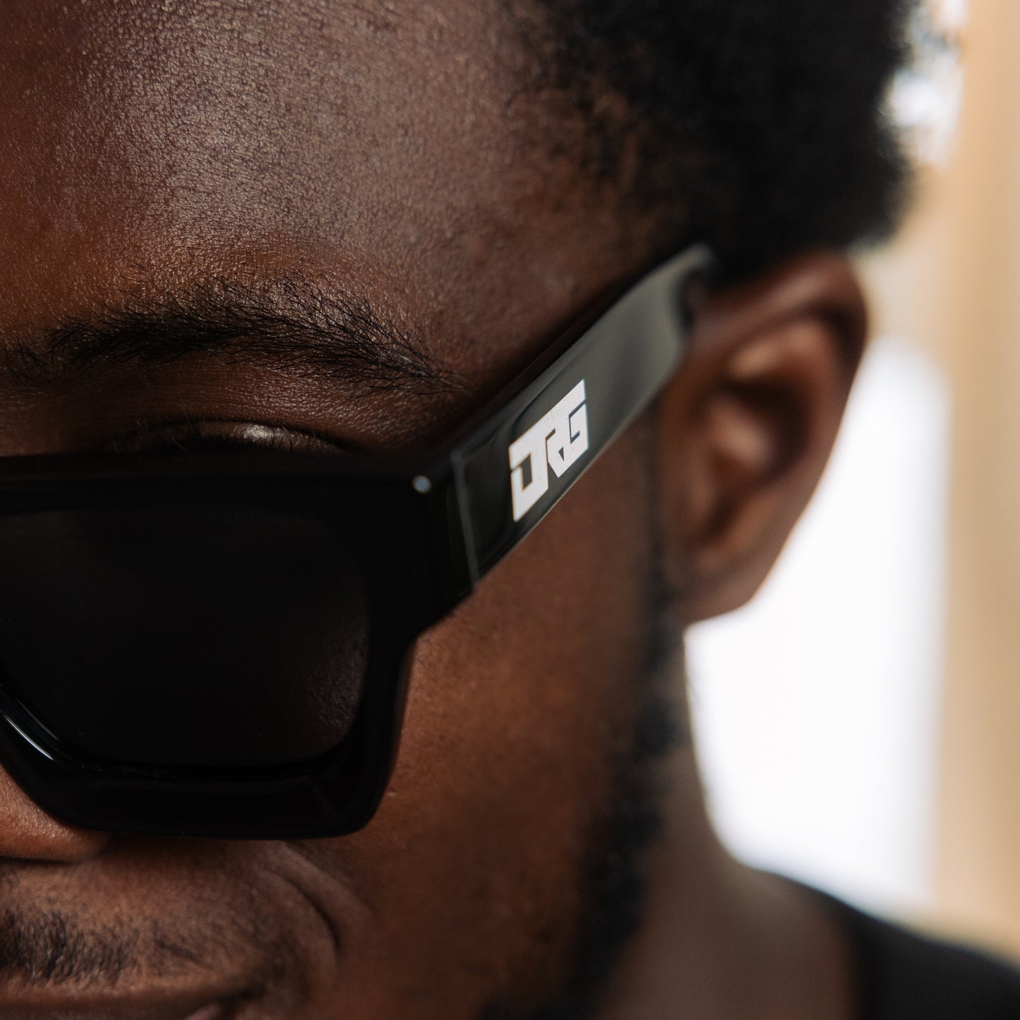 “Stealth mode” sunglasses