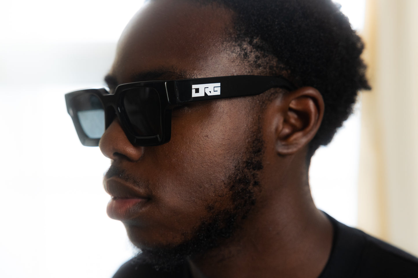 “Stealth mode” sunglasses